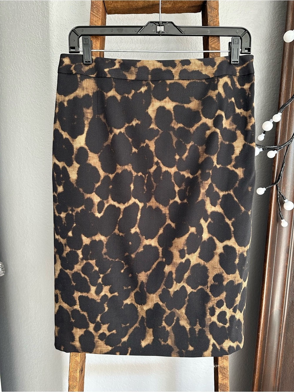 Elie Tahari Leopard-Print Pencil Skirt in Black and Brown, size 8 - Picture 5 of 15